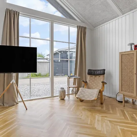 2 Bedroom Lovely In *